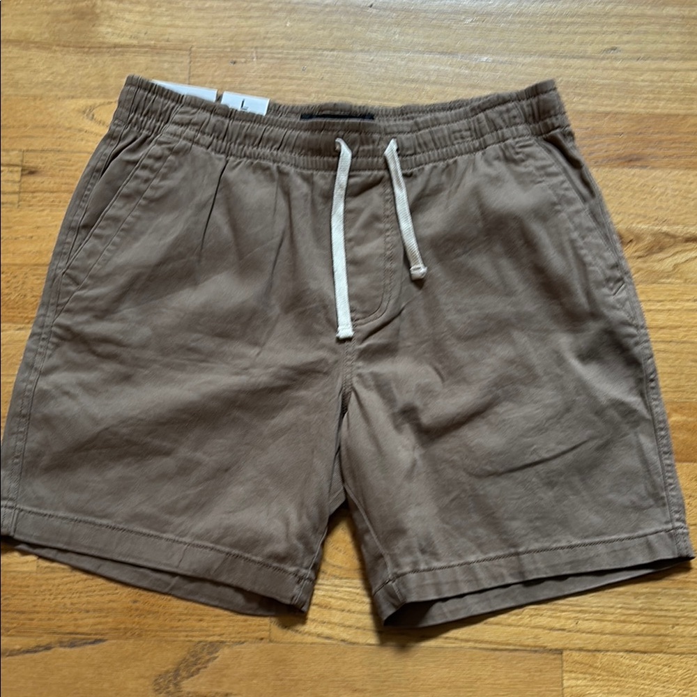 NWT Men's Tan Casual Shorts